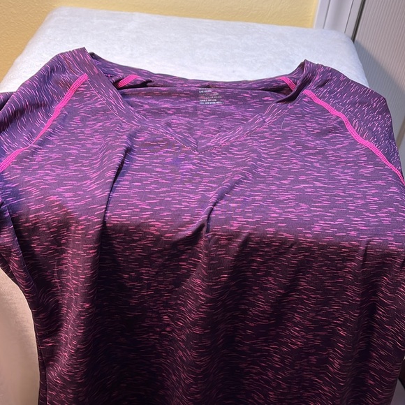 T-shirt by Idealogy size medium spandex, Lycra made Vietnam purple and pink - Picture 4 of 7